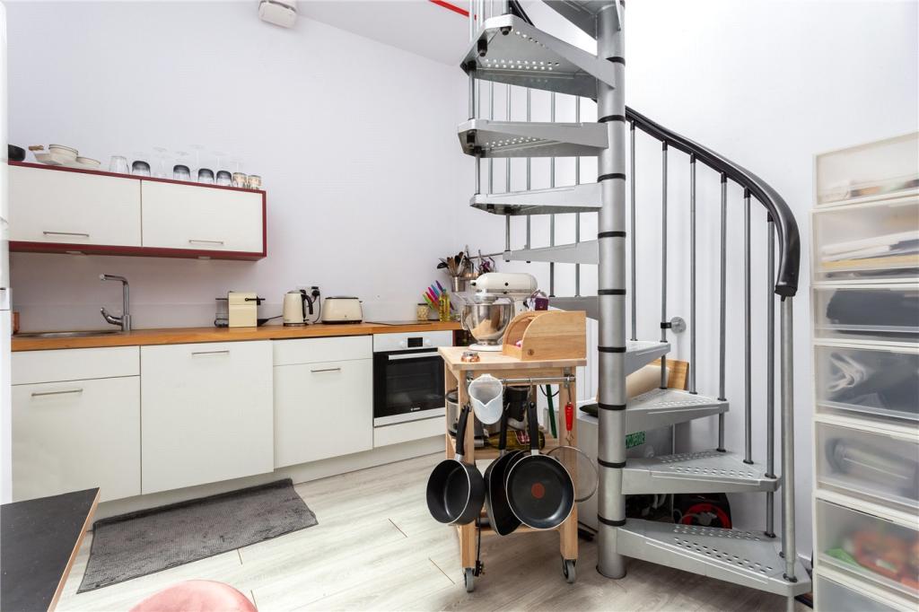 House in London - View 2