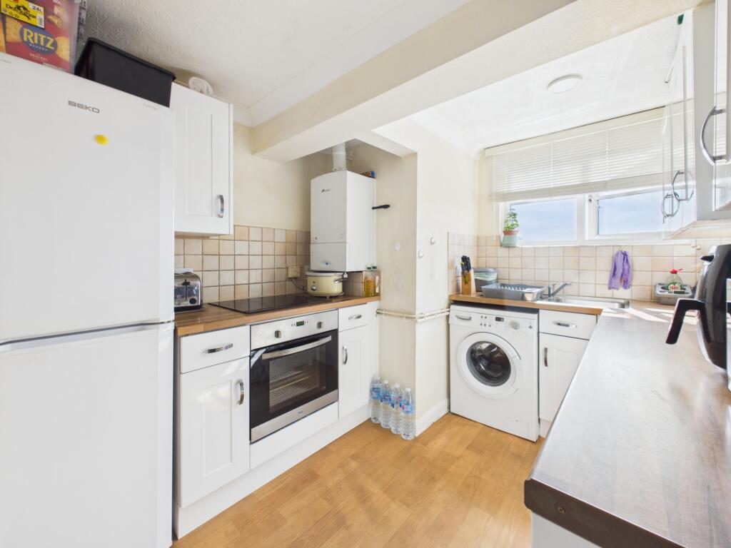 Apartment in Redhill - View 4