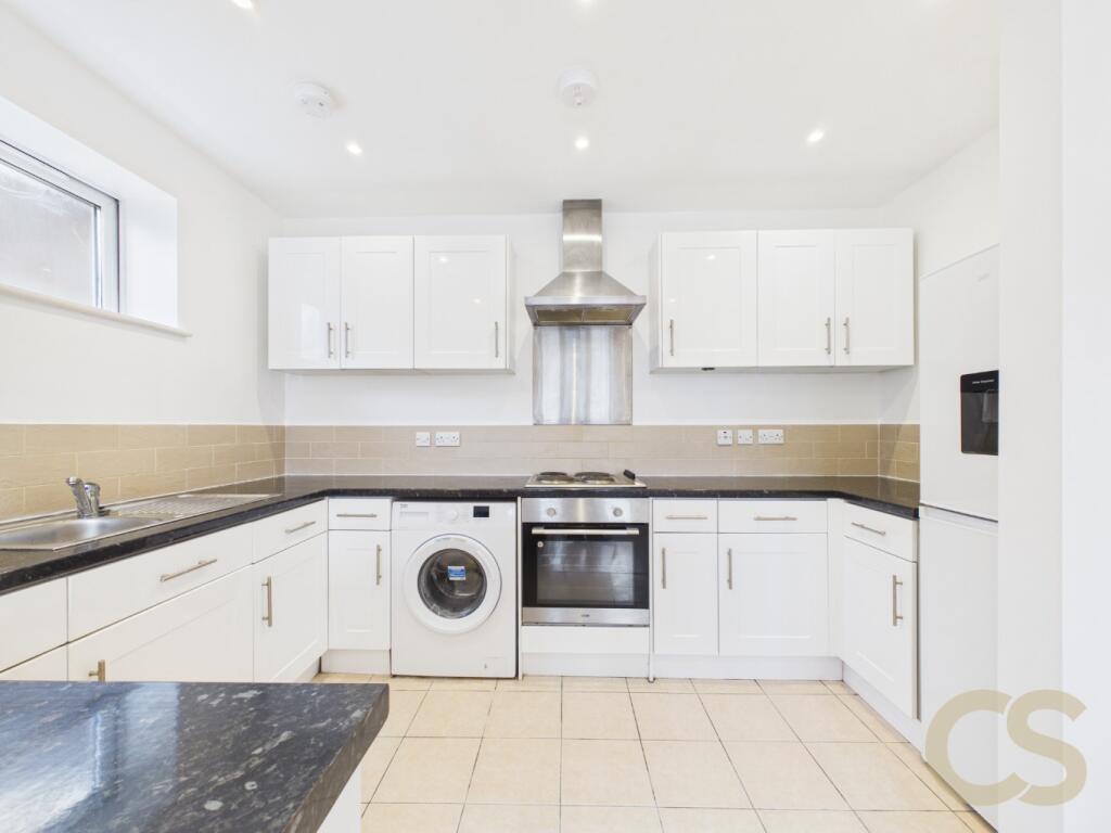 Apartment in Waltham Cross - View 3