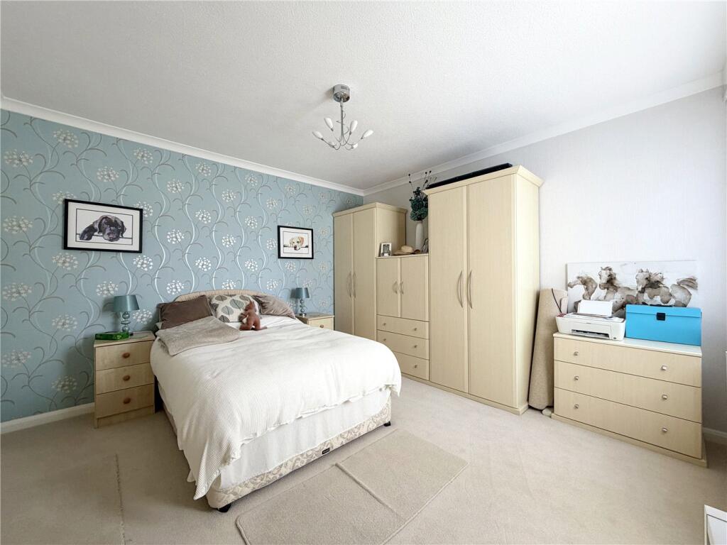 Apartment in Bournemouth, Branksome, Poole - View 2