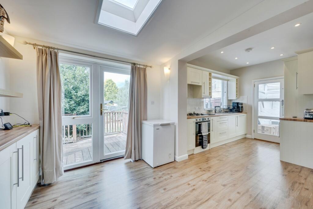 House in Sutton - View 5
