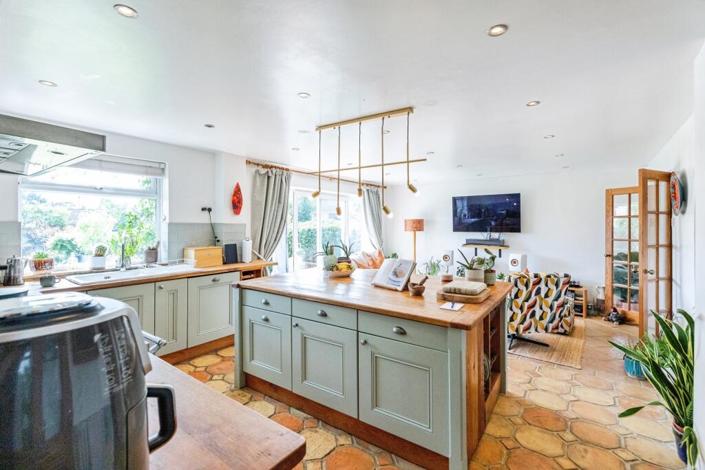 Coniston Road, Kettering, NN16 - More