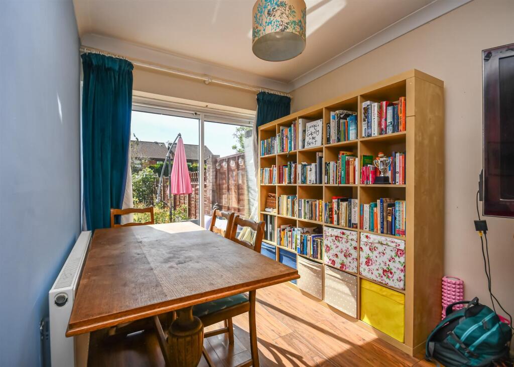 26 Langley Gardens, Wolverhampton photo 4