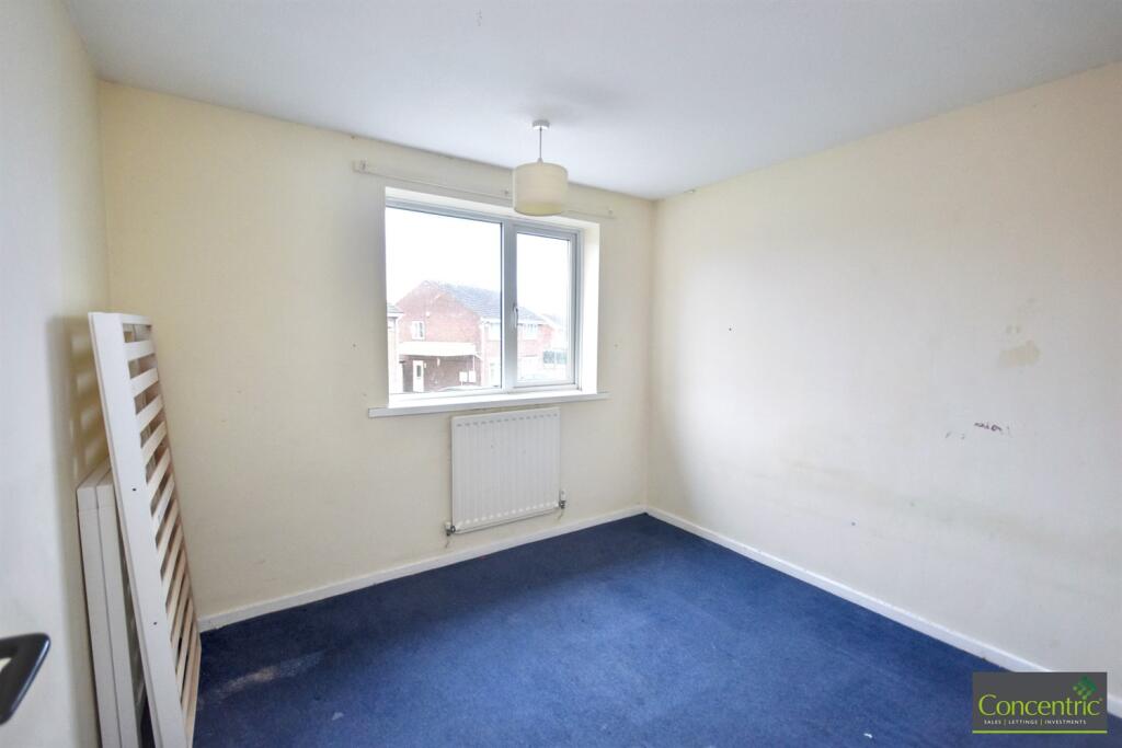 Apartment in Wolverhampton, Pendeford - View 4