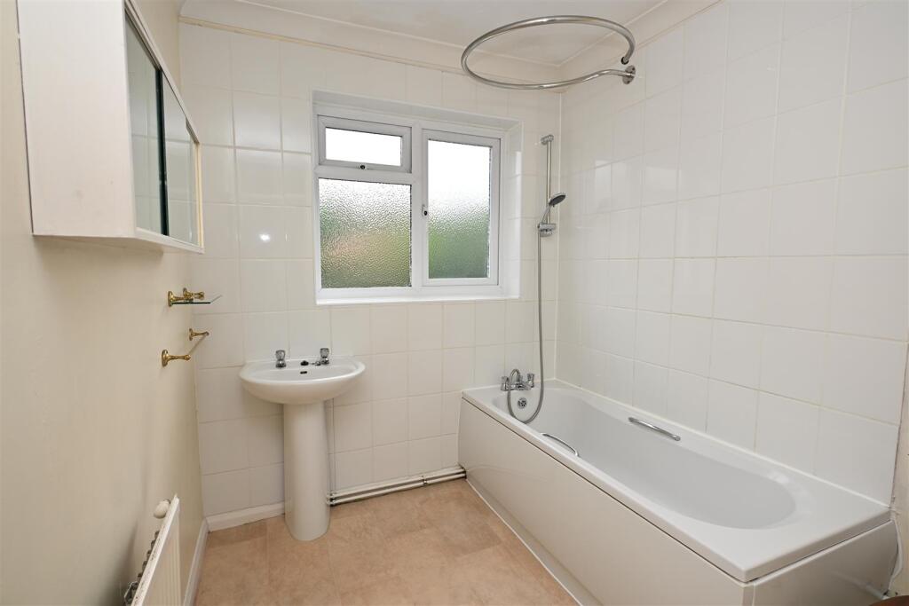 Apartment in Basingstoke and Deane, Sherfield on Loddon - More