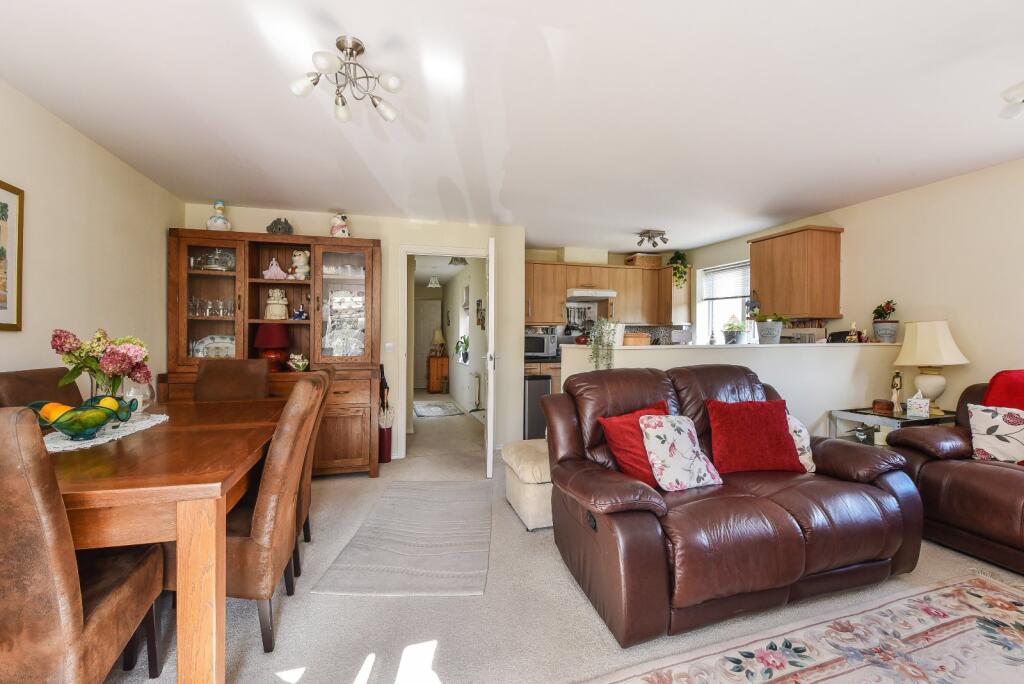 Lapwing Way, Four Marks, Alton, Hampshire photo 3