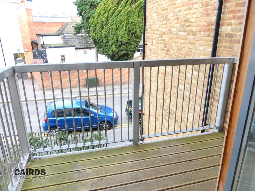 Apartment in Kingston upon Thames - More