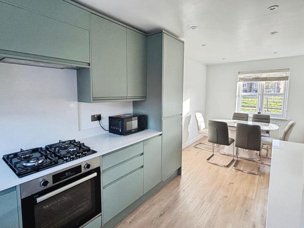 Rochester Close, Meon Vale - View 4