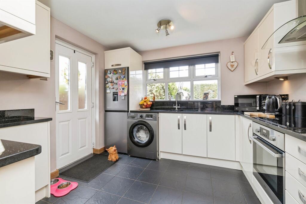 Chichester Close, Hartlepool photo 4