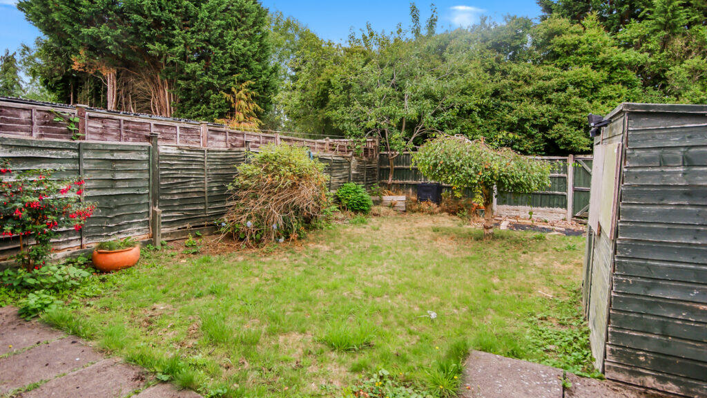 4 bedroom semi-detached house for rent