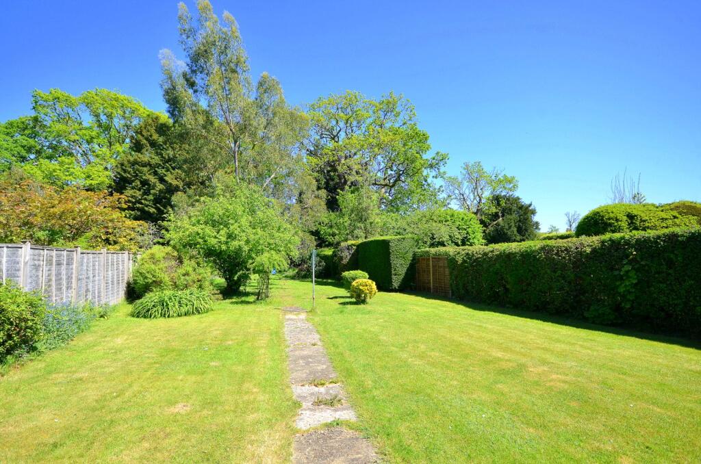 St. Nicolas Avenue, Cranleigh, GU6 photo 4