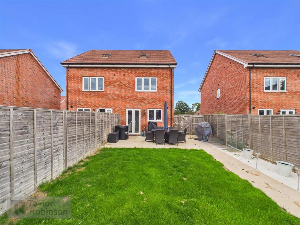 House in Crawley, Forge Wood - View 4