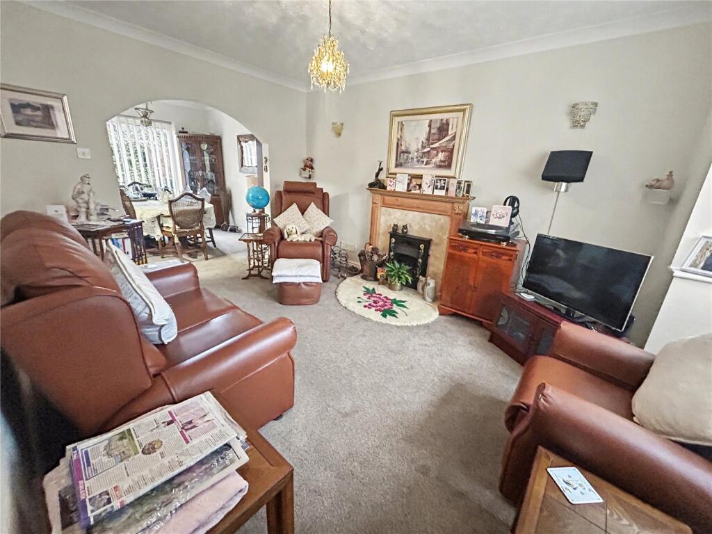 2, Rogers Close, Tiverton, Devon, EX16 photo 2