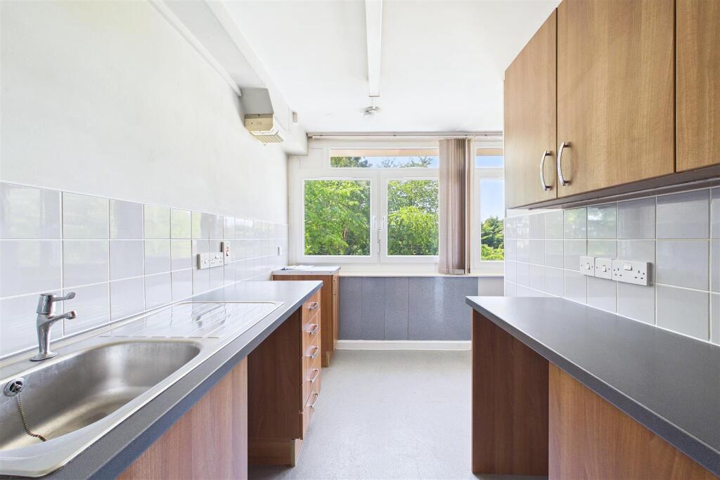 Apartment in Clevedon, Walton Park - More