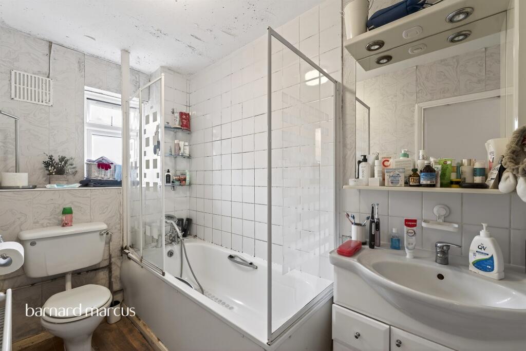 Apartment in London, Royal Borough of Kingston upon Thames - View 4