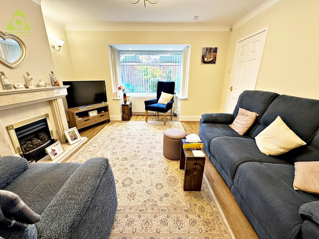 House in Bolton, Dobb Brow, Westhoughton - View 4