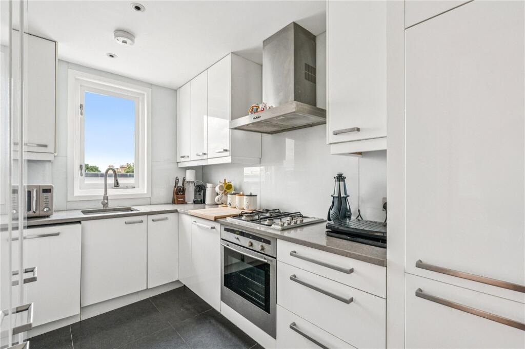 Apartment in London - View 5