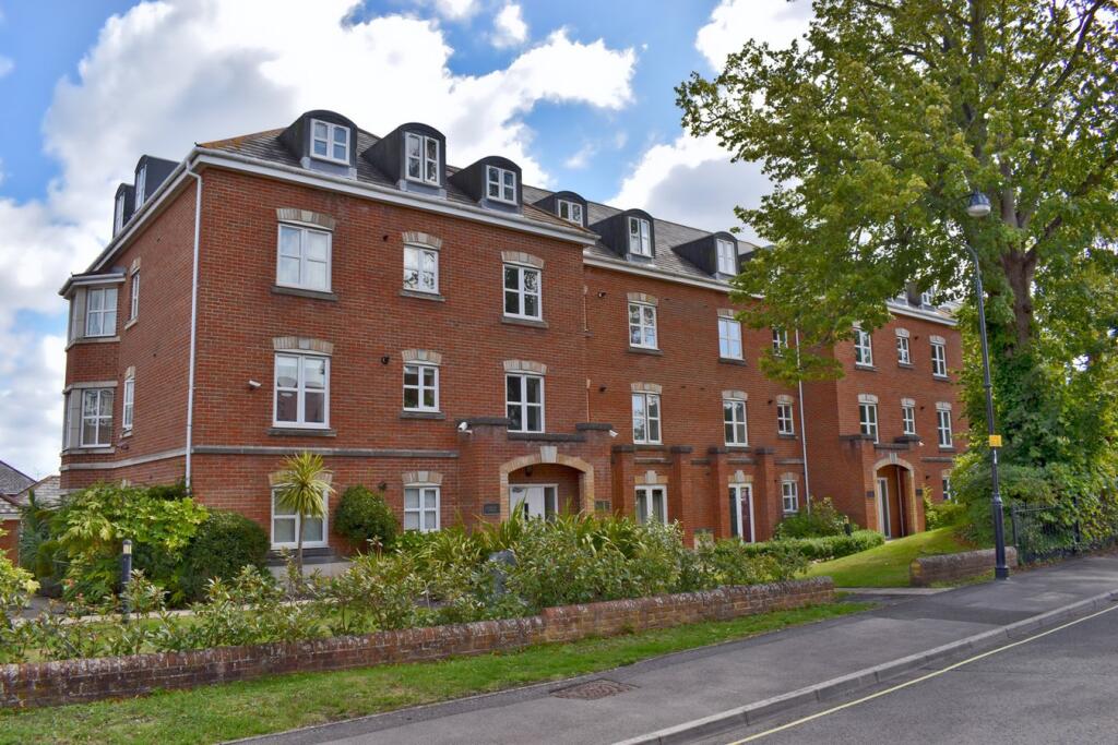 Main image of property: Hillcroft Close, Lymington, SO41