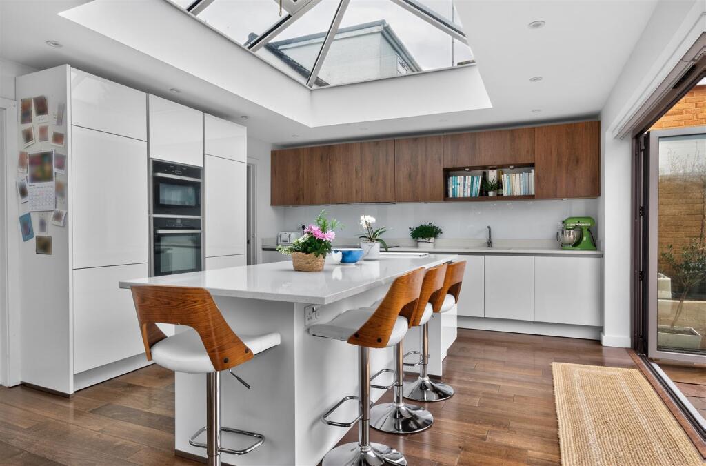 Main image of property: Stunning detached contemporary home in prime Failand position