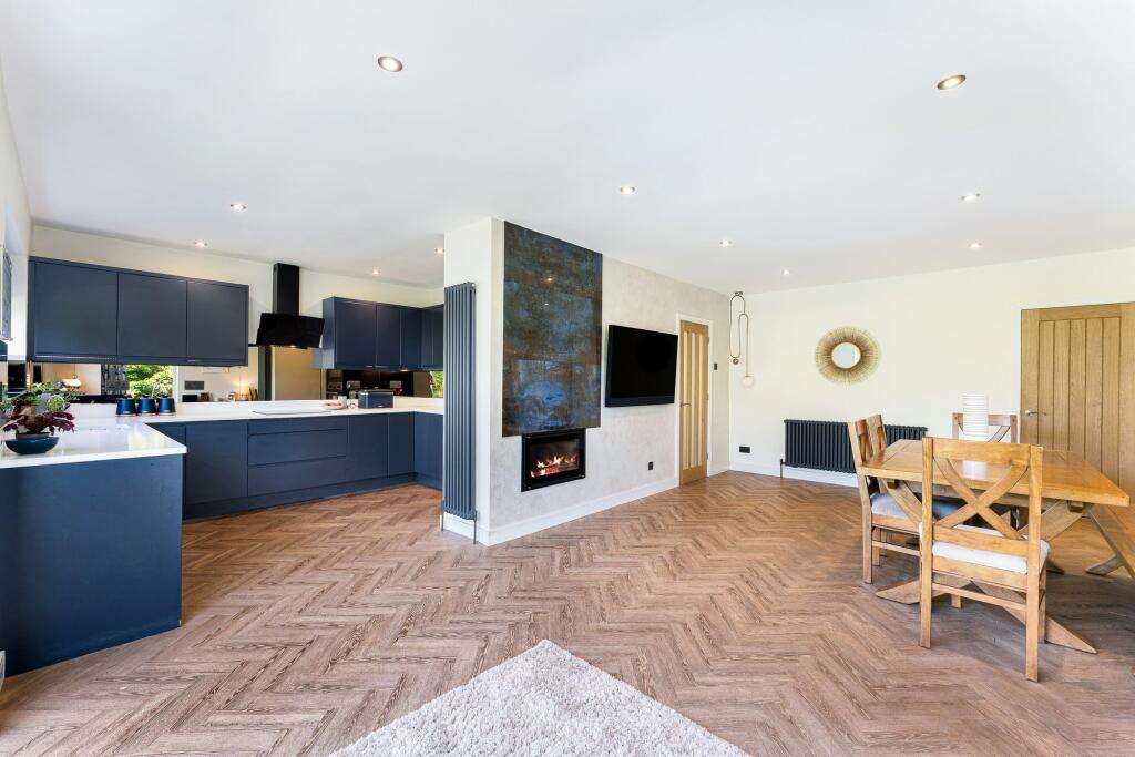 43, Vernon Road, Greenmount, BL8 | Renovated 3-Bed Detached Bungalow On Corner Plot photo 2