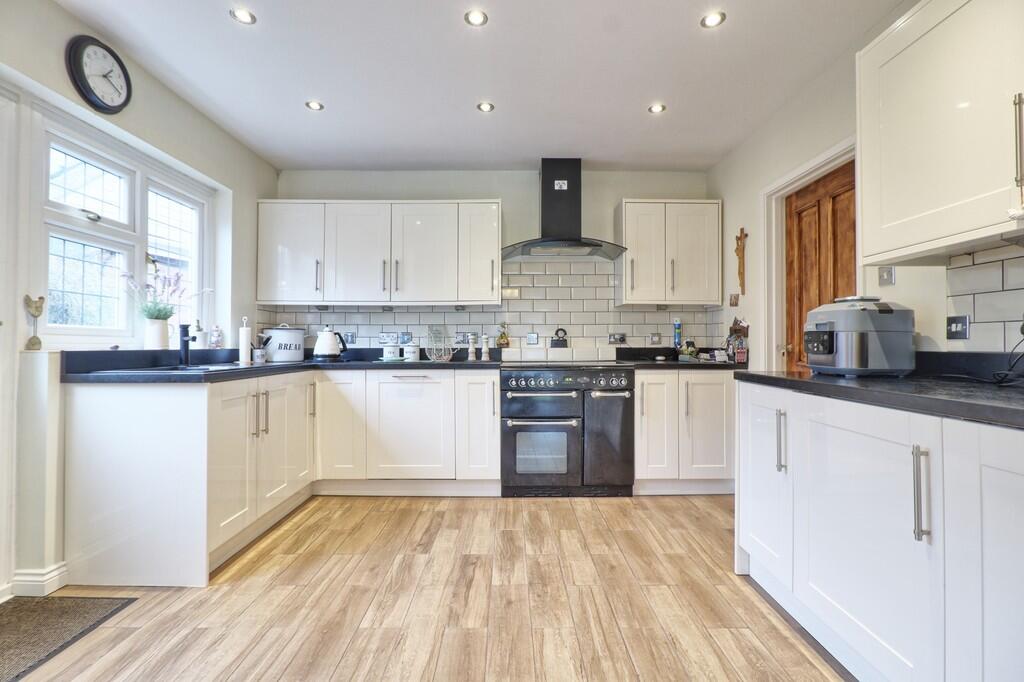 7 Woodland Close photo 4