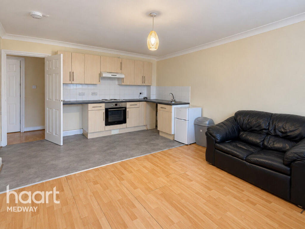 1-bed flat on St Francis Close, Rochester, £130,000