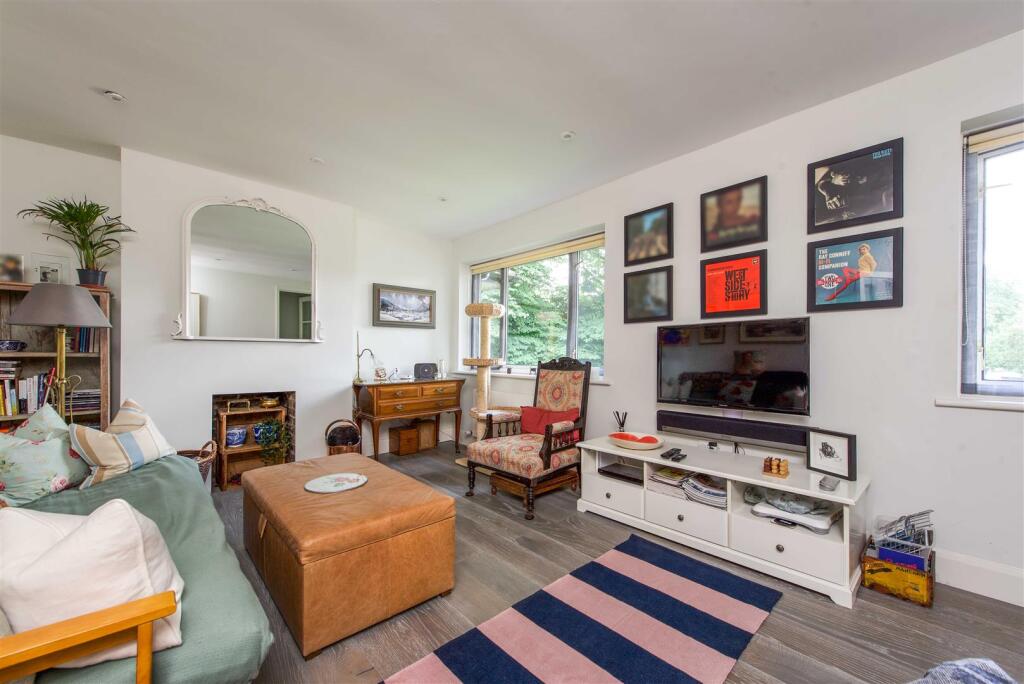 Apartment in Twickenham - View 2