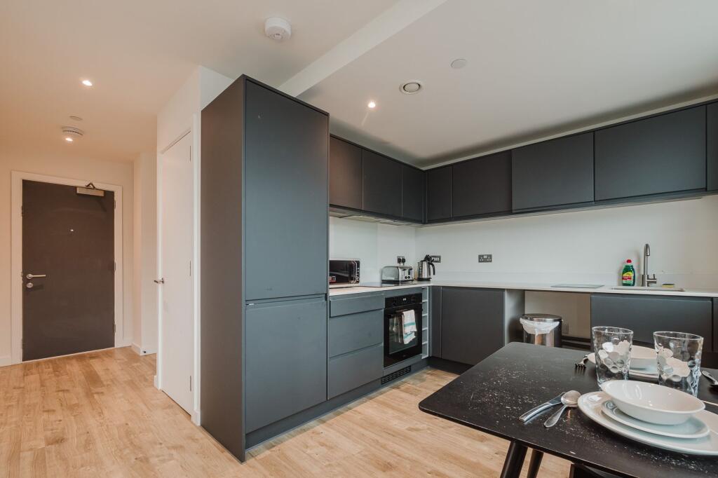 Apartment in Manchester, Old Trafford - View 4