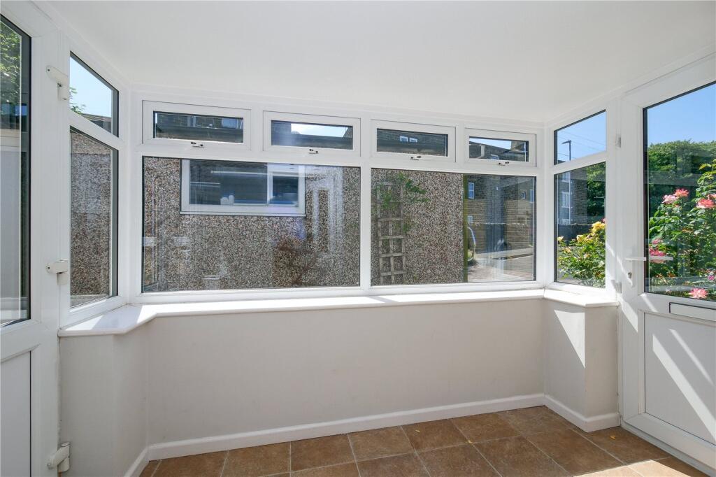 Thackley Avenue, Bradford, West Yorkshire, BD10 - View 5