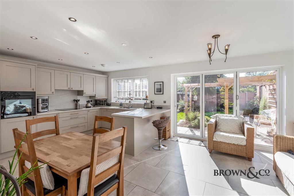 Lapwing Close, Beckingham, Doncaster, South Yorkshire DN10 4SR photo 4