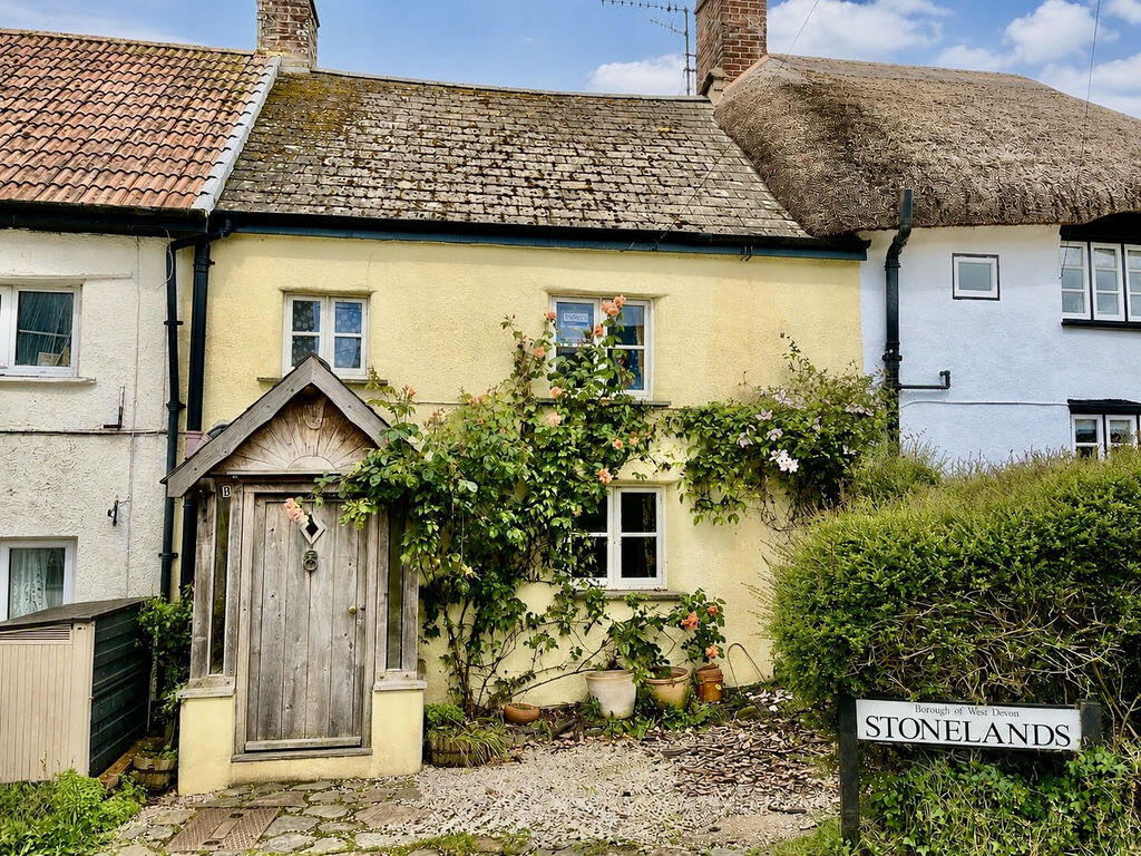 Main image of property: 8 Stonelands, Crockernwell, Devon