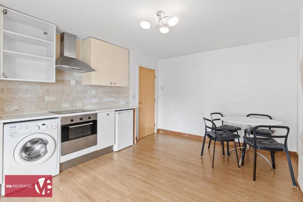 Apartment in Hoddesdon, High Leigh Garden Village - View 2