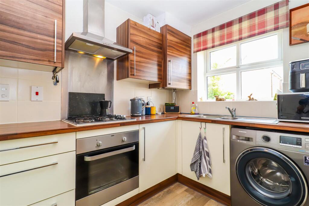 House in Wakefield, Airedale - View 2
