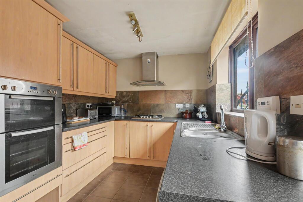 House in Nottingham - View 4