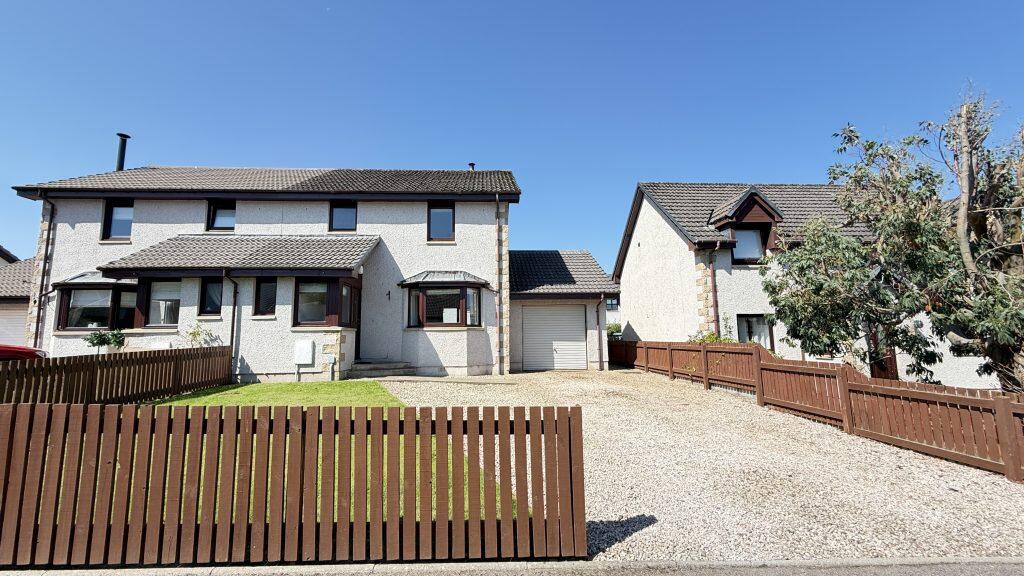 Main image of property: 27 Mannachie Grove, Forres, IV36 2WE