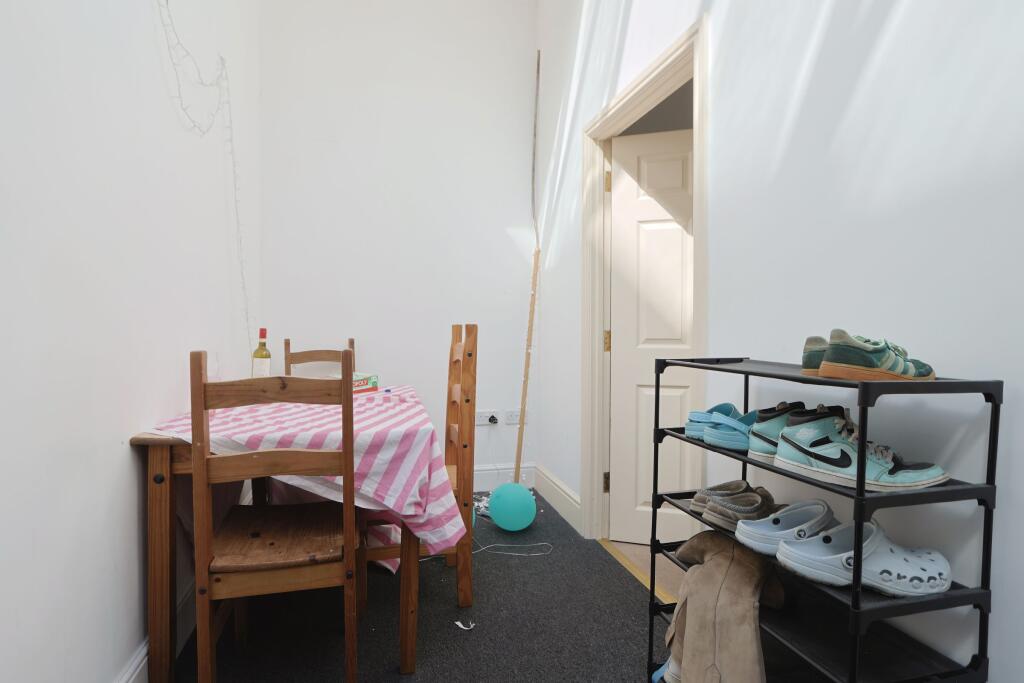 5 bedroom flat for rent