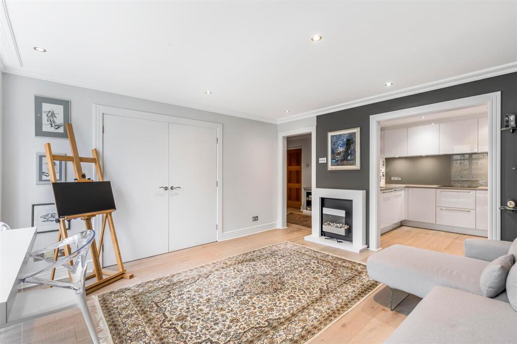 Oriel Drive, Harrods Village, Barnes, SW13 photo 4