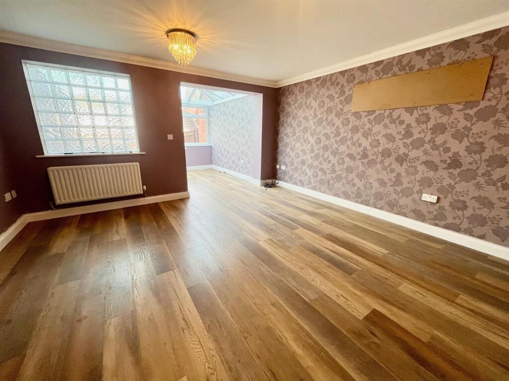 Calder Way, Stevenage photo 3
