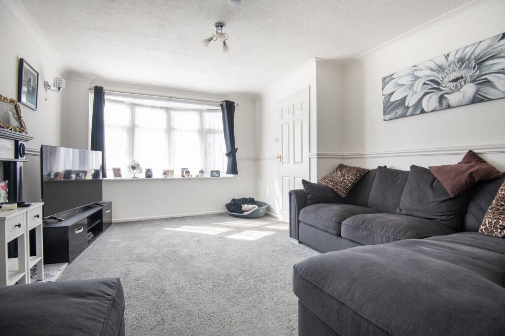 Torrington Crescent, Wellingborough, NN8 - View 2
