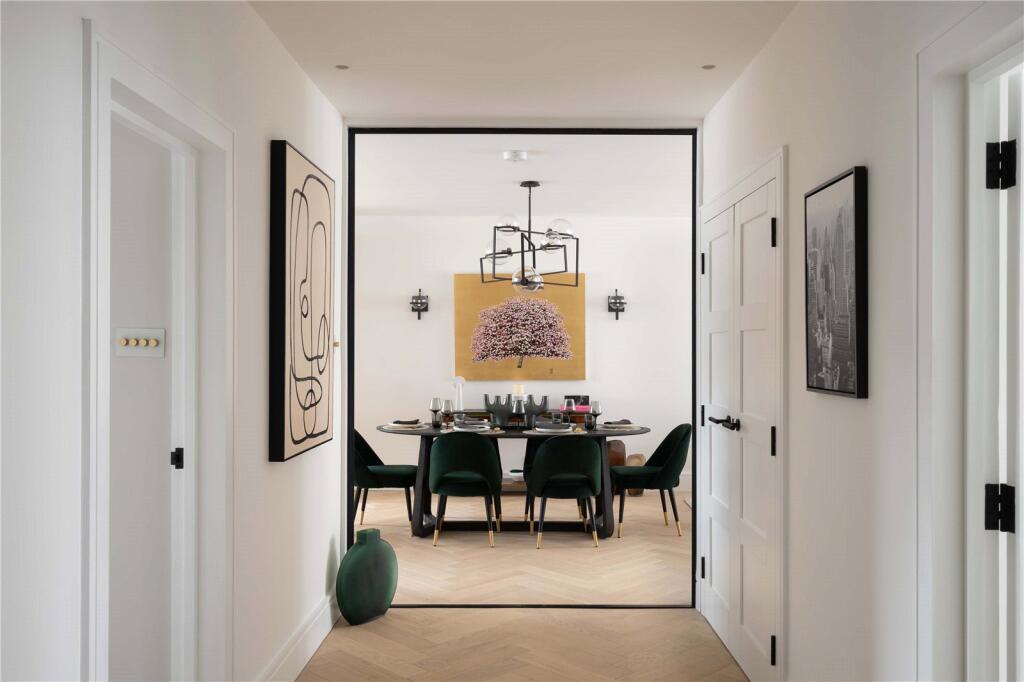 Main image of property: Queen's Court, London, W2