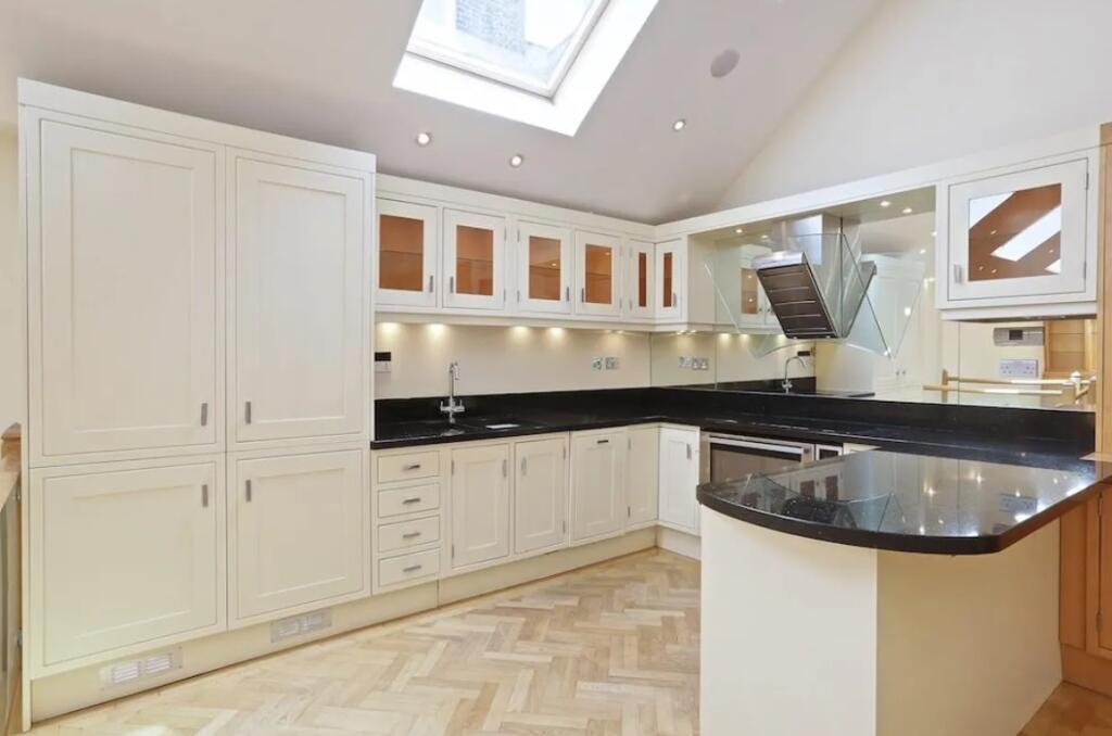 3 bedroom end of terrace house for rent