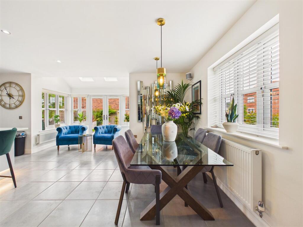 House in Hull - View 5