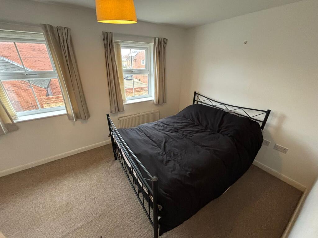 House in Hull, Grey Legs, Kingswood - More