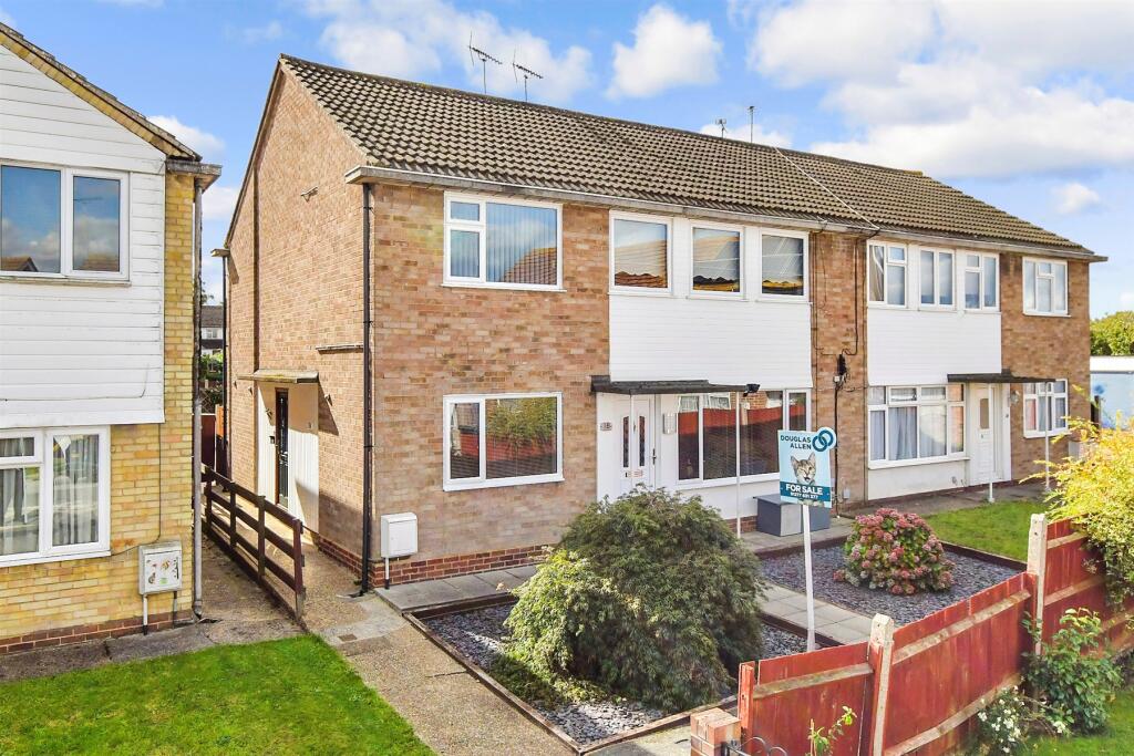 Apartment in Basildon, Billericay - View 2