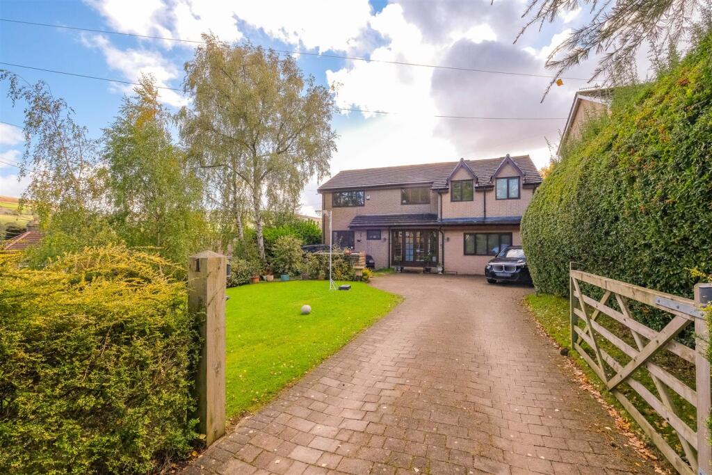 6-bed detached on Heathfield Rise, Rishworth, Sowerby Bridge, £595,000