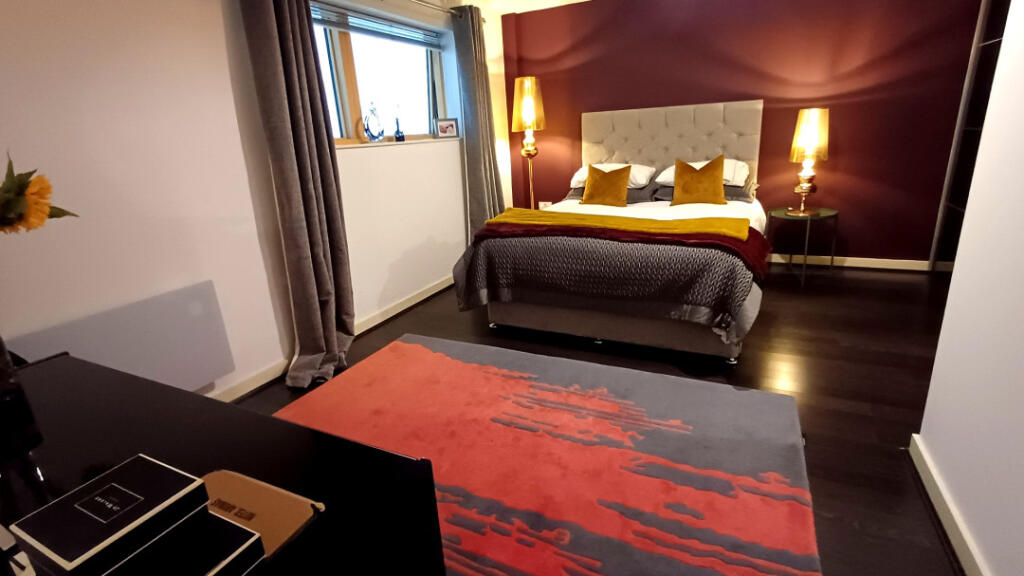 Apartment in Trafford, Brooklands - View 5