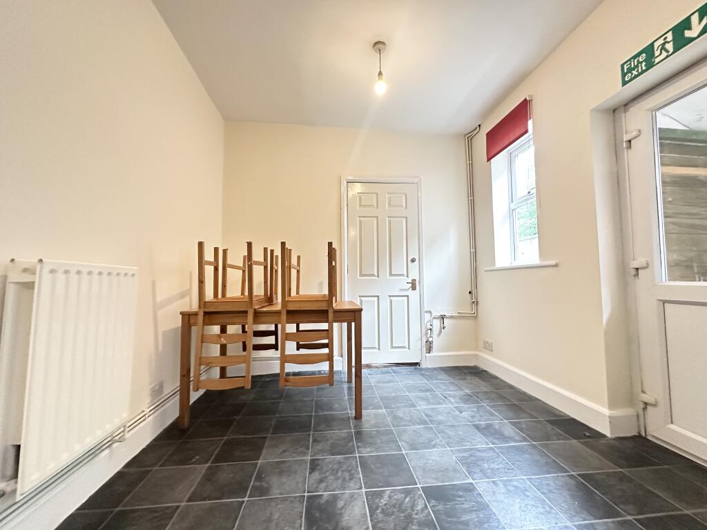 House in Gloucester - View 3