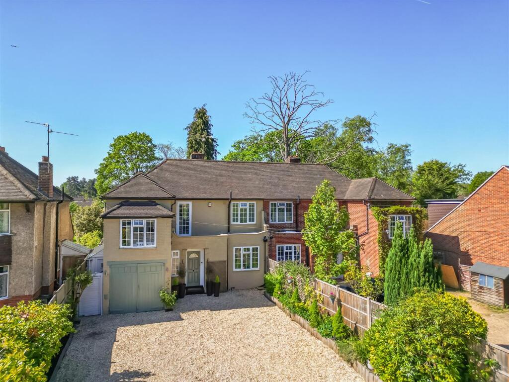 Main image of property: Reading Road, Wokingham, Berkshire, RG41 1LH
