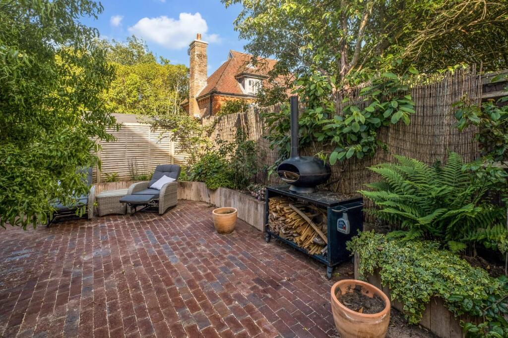 House in Henfield - View 5