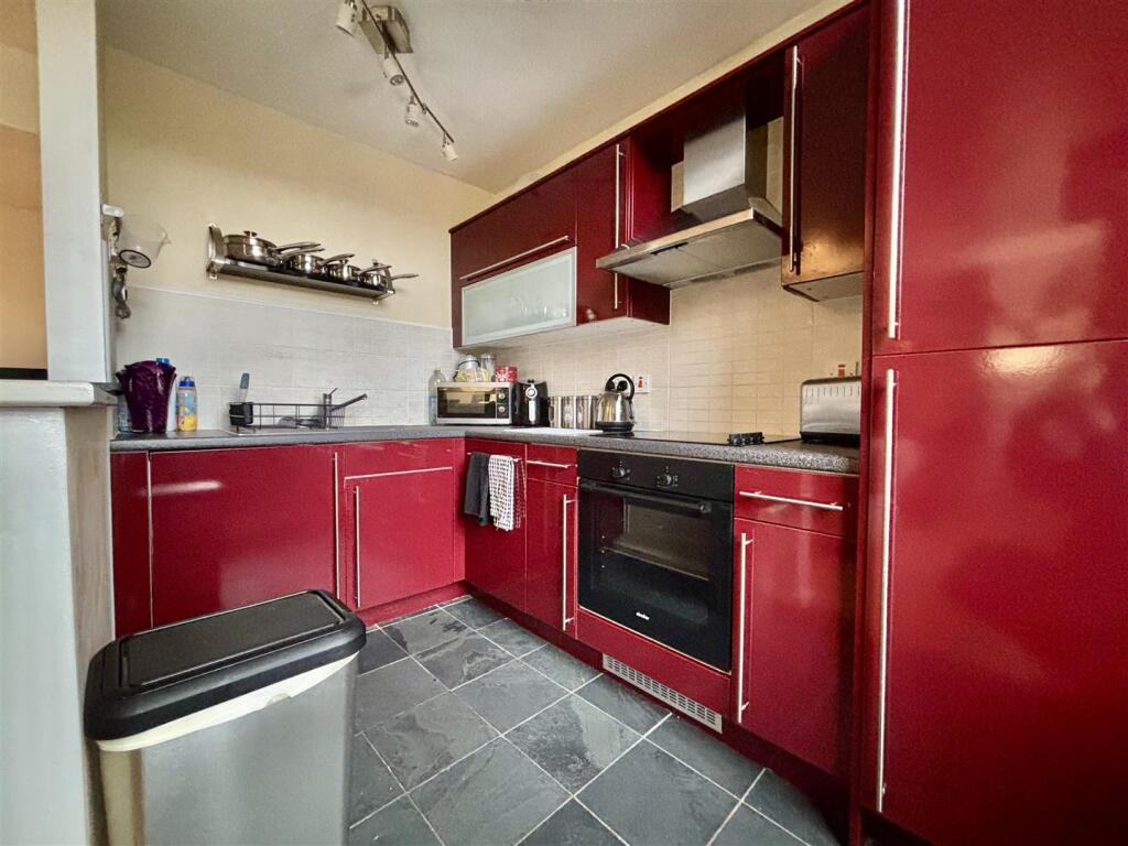 Apartment 311, Quarry Bank Mill, Huddersfield, HD3 4ZW photo 3
